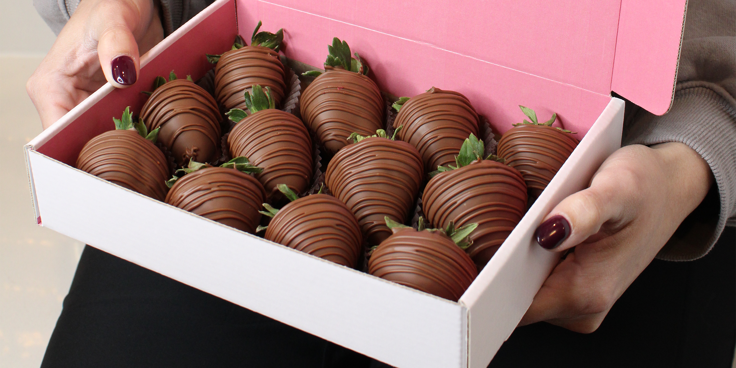 12 Classic Chocolate Covered Strawberries